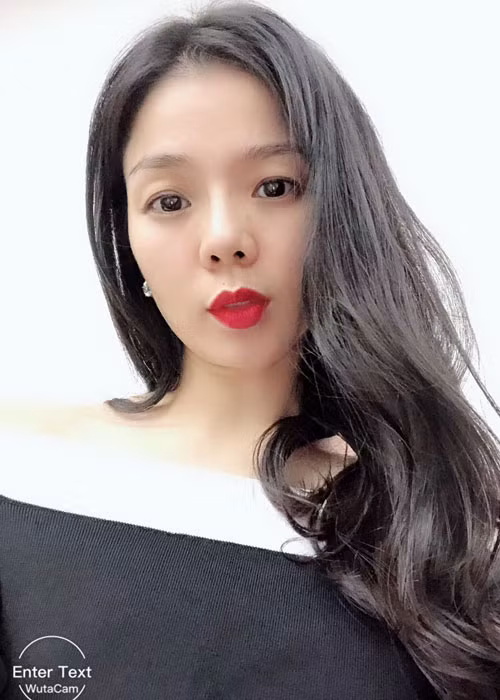 Sau ca tiểu phẫu, nữ ca sĩ đi hát trở lại. Cô cho rằng chỉ gặp khán giả, lên sân khấu mới nhanh khỏe lại nhất.