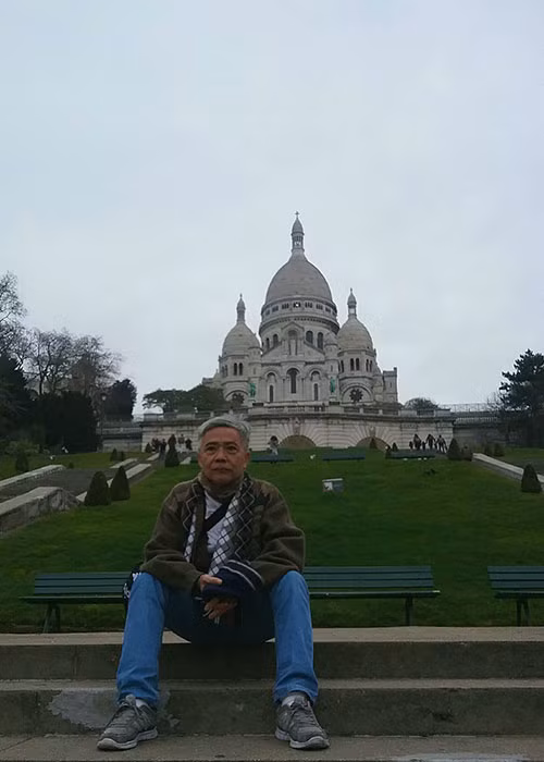 Ngoài vẽ tranh, Hứa Thanh Bình còn làm việc ở bảo tàng. Hiện ông là Phó giám đốc Bảo tàng Mỹ thuật TPHCM. Trước đó, ông đã có 22 năm công tác ở Bảo tàng TPHCM.