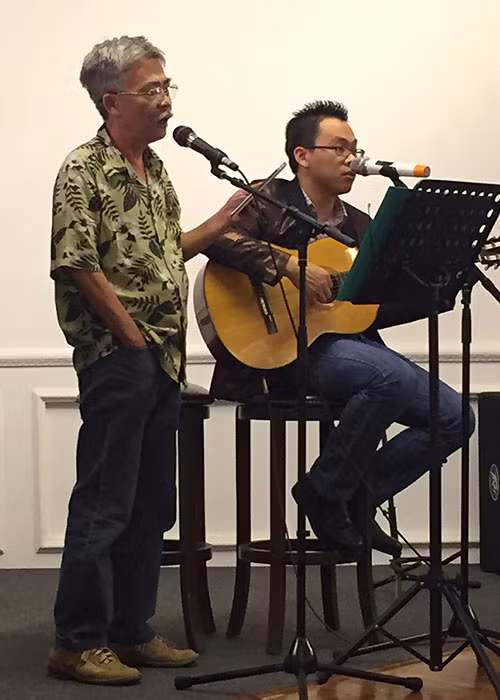 "Những nhân vật nữ trong tranh của tôi luôn đọng lại hai chữ thân phận. Chính tâm trạng đó khiến tôi đeo đuổi đề tài này trong một thời gian dài", ông chia sẻ trên Lao động. Ảnh: FBNV