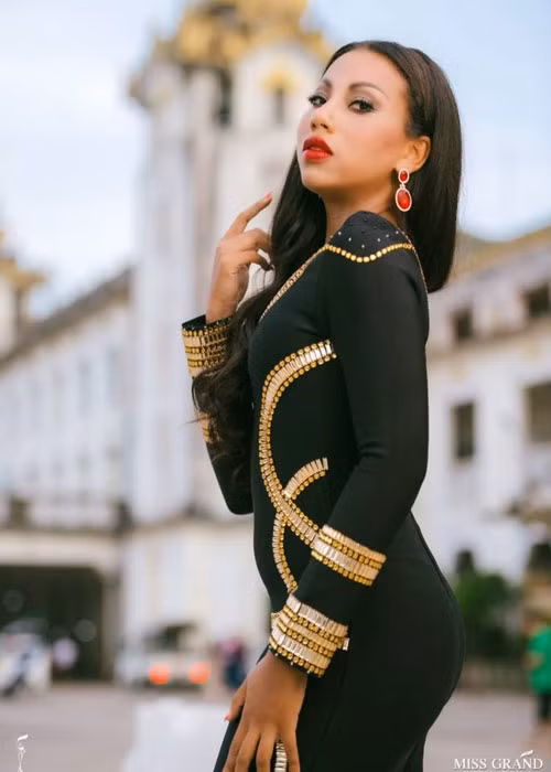 Trước Hoa hậu Hòa bình Quốc tế 2018, Meghan từng tham gia hai đấu trường nhan sắc quốc tế.