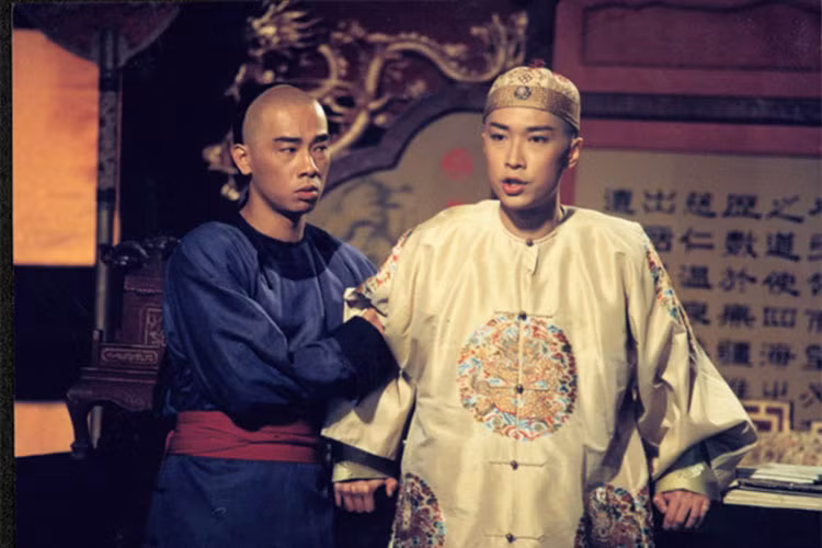 Bộ phim chuyển thể từ tiểu thuyết "Lộc đỉnh ký" cũng giúp Trần Tiểu Xuân (bên trái) có được vị trí vững chắc trong Cbiz. Vai Vi Tiểu Bảo của anh được cho là sát với nguyên tác nhất.