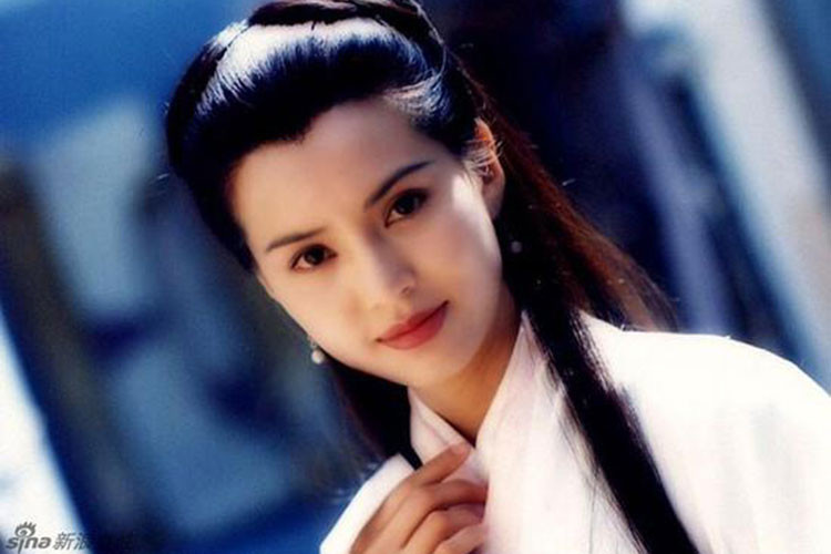 Dù chưa có nhiều kinh nghiệm diễn xuất, Lý Nhược Đồng vẫn gây ấn tượng, giúp cô trở thành nàng Tiểu Long Nữ đẹp nhất màn ảnh.
