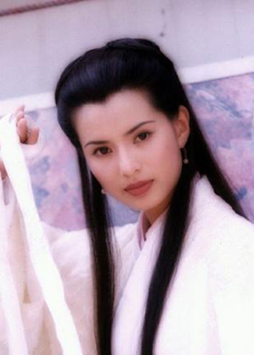 Lý Nhược Đồng cũng vụt sáng thành sao khi đóng phim chuyển thể từ tiểu thuyết Kim Dung "Thần điêu đại hiệp".