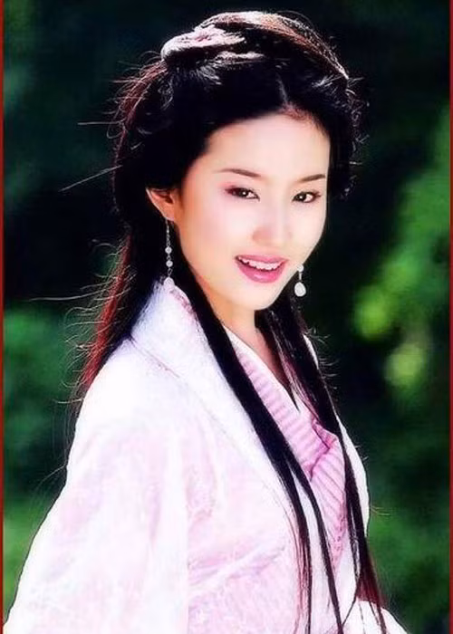 Sự thành công của bộ phim giúp Lưu Diệc Phi được săn đón. Với vai Vương Ngữ Yên, cô còn được đặt biệt danh "thần thiên tỷ tỷ".