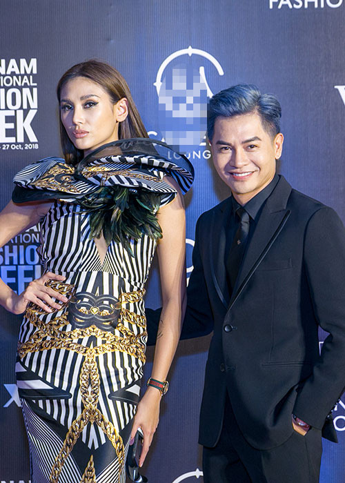 Tuần lễ Thời trang Quốc tế Việt Nam 2018 vừa khai mạc tại Hà Nội. Hai trong số những gương mặt gây chú ý nhất thảm đỏ là Võ Hoàng Yến và Nam Trung.