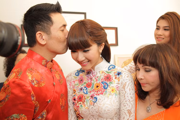 Ngày 25/1/2014, hôn lễ của Ngọc Quyên được tổ chức theo kiểu truyền thống Việt Nam tại Mỹ. Ảnh: Erick Hiệp Nguyễn