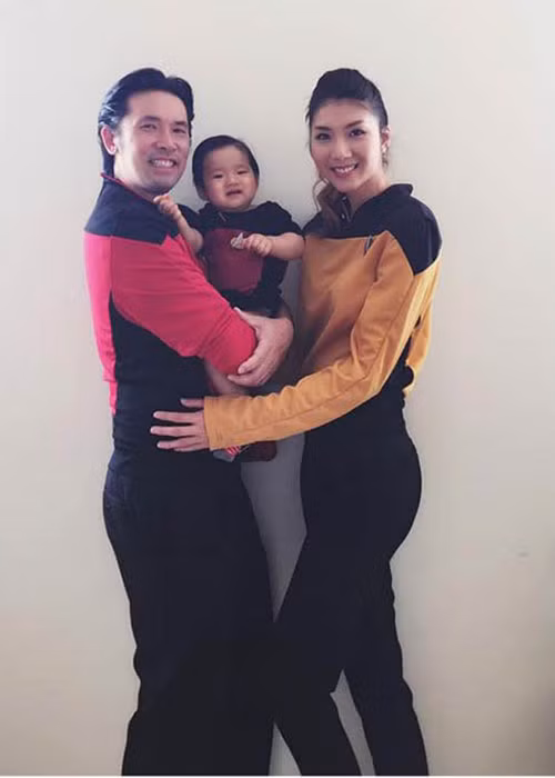 Tháng 6/2017, Ngọc Quyên được ông xã tháp tùng về nước. Trong lần trở về Việt Nam, cô bất ngờ chia sẻ từng 5 lần có ý định ly hôn.