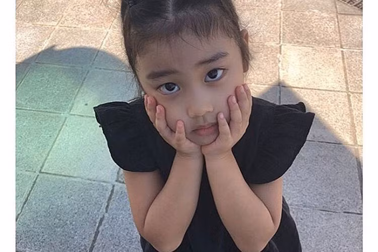 Cô con gái đầu lòng của Han Jae Suk có tính cách khá nhút nhát nhưng sống tình cảm. Ảnh: Instagram