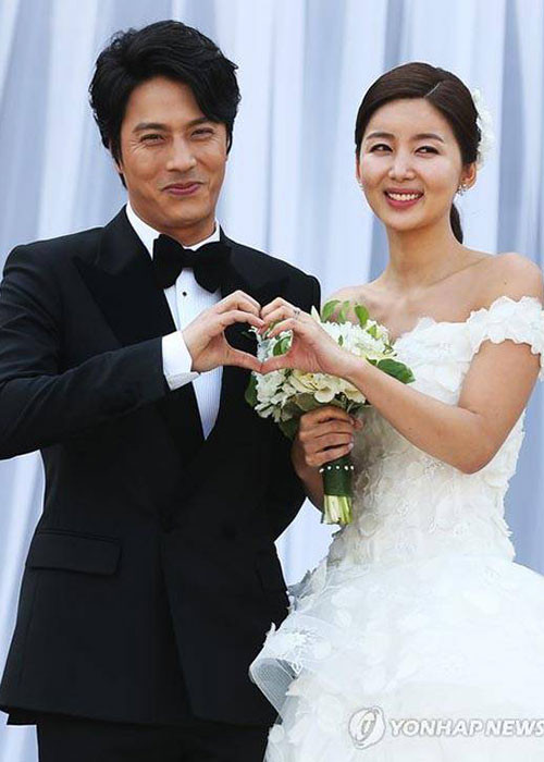 Năm 2010, đóng phim "Thương gia Kim Man Deok", Han Jae Suk nảy sinh tình cảm với bạn diễn kém anh 7 tuổi tên Park Sol Mi. Ảnh: Yonhapnews