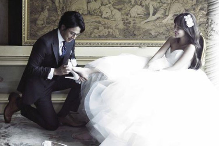 Han Jae Suk sinh năm 1973, được khán giả Việt biết đến qua các bộ phim "Giày thủy tinh", "Người mẫu", "Bốn chị em gái", "Cô gái mặt trời"...Ảnh: Soompi