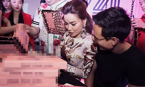 Kim Ly quan quyt ben Ho Ngoc Ha, fan lap tuc goi 