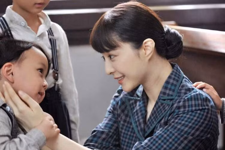 Trong bộ phim "Đại oanh tạc", Phạm Băng Băng đảm nhận vai phụ Diệp Bội Tuyền - một hiệu trưởng trường mầm non. Ảnh: Sina