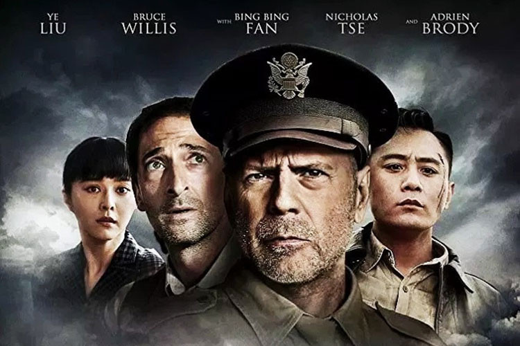 Phạm Băng Băng từng xuất hiện trên poster phim "Đại oanh tạc". Tuy nhiên, sau khi vướng scandal trốn thuế, cô không còn xuất hiện trên poster phim. Ảnh: Sina