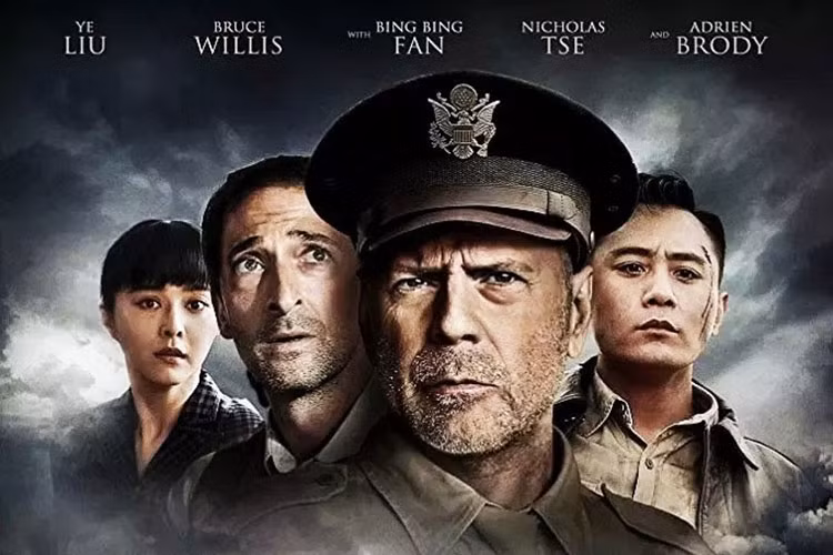 Phạm Băng Băng từng xuất hiện trên poster phim "Đại oanh tạc". Tuy nhiên, sau khi vướng scandal trốn thuế, cô không còn xuất hiện trên poster phim. Ảnh: Sina