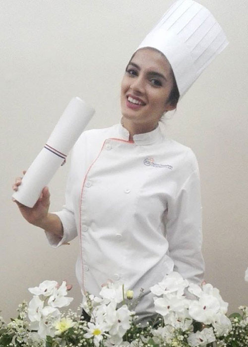 Bố của tân hoa hậu làm trong chính phủ Paraguay, còn mẹ của cô là một nhà tâm lý học.