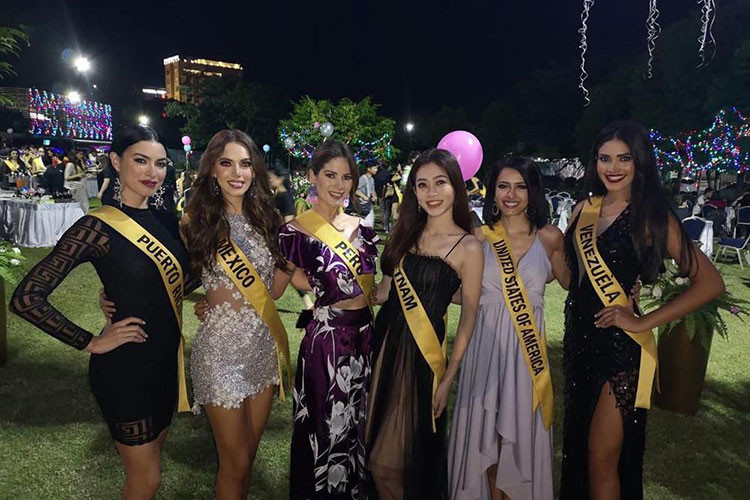 Đại diện Việt Nam chơi thân với các thí sinh đang được đánh giá cao như Peru, Venezuela, Mexico, Philippines. Ảnh: Saostar