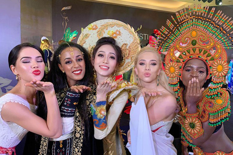 Trên đấu trường nhan sắc quốc tế, Phương Nga tỏ ra năng động, tự tin và thân thiện. Ảnh: VOV