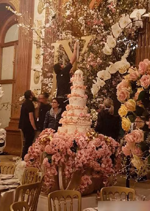 Đám cưới của Đường Yên đã được tổ chức tại lâu đài cổ kính Belvedere, Vienna, Áo.