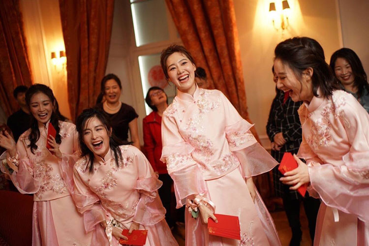 Trần Ngọc Kỳ, Vương Quan, Quách Hiểu Đình và Từ Bích Hủy làm phù dâu cho đám cưới của Đường Yên.