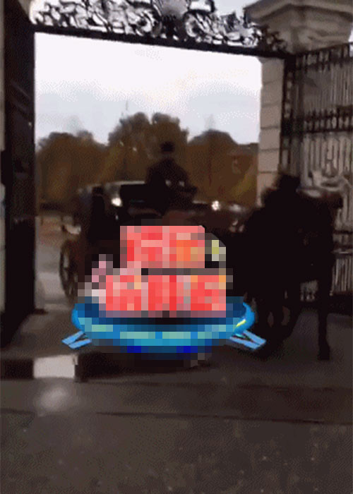 Đường Yên và La Tấn chỉ mời gia đình và bạn bè thân thiết nhất. Được biết, các khách mời được đón bằng xe ngựa từ cổng vào nơi tổ chức lễ cưới.