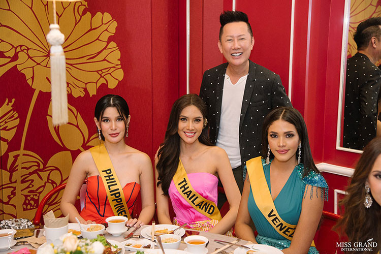  Bùi Phương Nga không có mặt trong danh sách 10 thí sinh được yêu thích nhất. Được biết, danh sách này gồm đại diện của Thái Lan, Venezuela, Philippines, Mexico, Colombia, Ấn Độ, Indonesia, Paraguay, Albania và Peru.