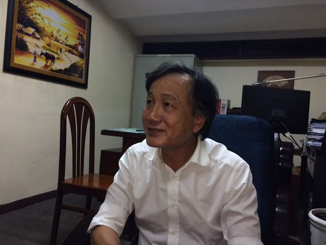 Theo lời của Giám đốc HBSO - NSƯT Trần Vương Thạch thì lý do là dưới tầng hầm này quá ẩm nên phải dùng than và quạt để cho không khí đỡ hơn. Nhưng mỗi khi cúp điện thì mọi người lại phải đi ra ngoài vì trong hầm luôn thiếu ánh sáng và không khí.