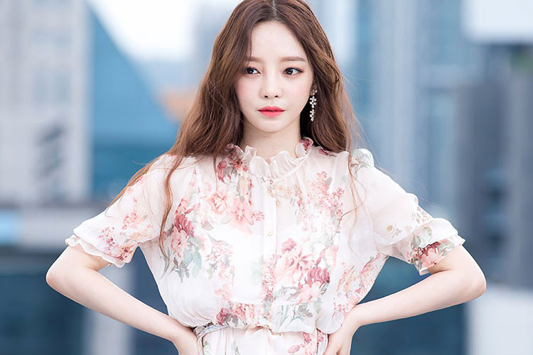 Ồn ào giữa nữ ca sĩ Goo Hara và bạn trai Choi Jong Bum vẫn chưa lắng xuống khi mới đây có thông tin Choi Jong Bum dọa tung clip nhạy cảm giữa hai người. Về phía Choi Jong Bum, anh một mực phủ nhận.