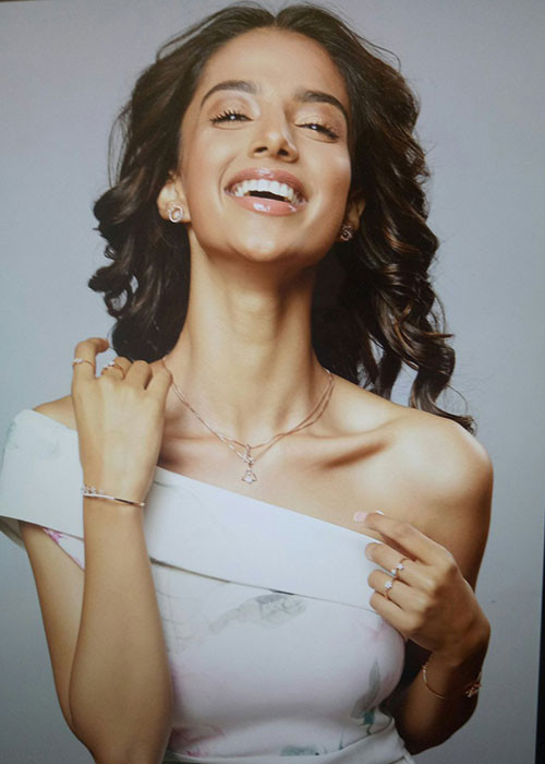 Meenakshi mong muốn trở thành một bác sĩ để giúp những người nghèo.