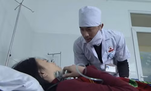 “Quynh bup be”: Thot tim ke hoach Canh dua me con Quynh bo tron