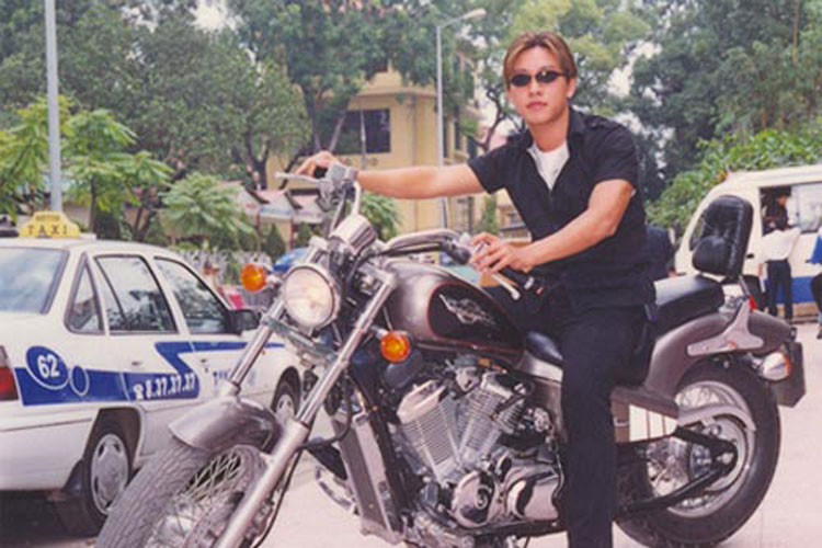 Năm 2000, Tuấn Hưng rời Hà Nội vào TP HCM lập nghiệp. Theo Dân Việt, thời điểm đó, anh không có gì ngoài sự tự tin, tiền không có, giọng hát thì chưa ổn định. Ảnh: Ngoisao