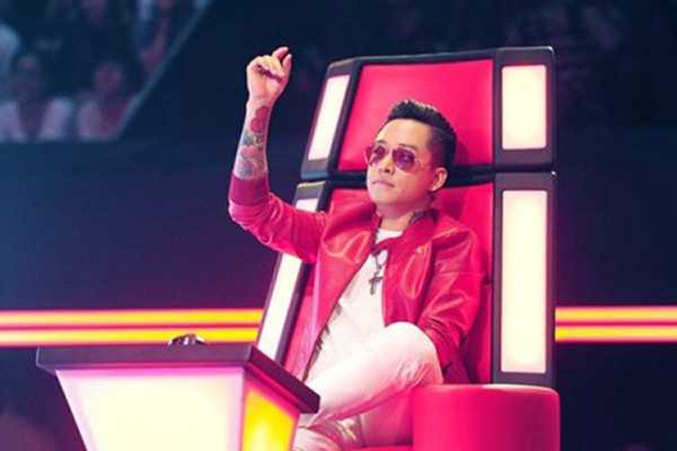 Ngoài ca hát, Tuấn Hưng còn đóng phim. Anh từng tham gia diễn xuất trong bộ phim “Cho một tình yêu", "Những nụ hôn rực rỡ". Bên cạnh đó, Tuấn Hưng từng nhận được sự chú ý khi làm giám khảo Giọng hát Việt 2015. Ảnh: VTC