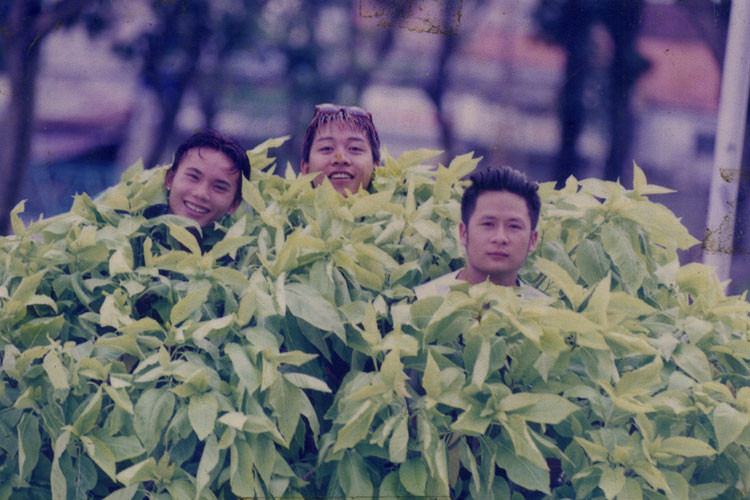 Khi đang học năm thứ 3 ngành Quản trị kinh doanh tại một trường đại học ở Hà Nội, Tuấn Hưng quyết định đi hát khi tham gia nhóm Quả dưa hấu. Ảnh: Zing