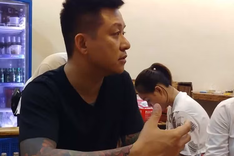 Mới nhất, VOV cho hay, theo báo cáo gửi Chủ tịch UBND quận Ba Đình số 1829/CV-CABD, Công an Quận Ba Đình đề xuất tạm dừng tổ chức liveshow của Tuấn Hưng vì nhiều lý do, trong đó có lý do không đảm bảo an ninh trật tự và phòng cháy chữa cháy. Ảnh: VOV