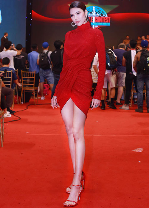 Siêu mẫu Lan Khuê sở hữu đôi chân thon dài, thẳng tắp. Ảnh: FBNV