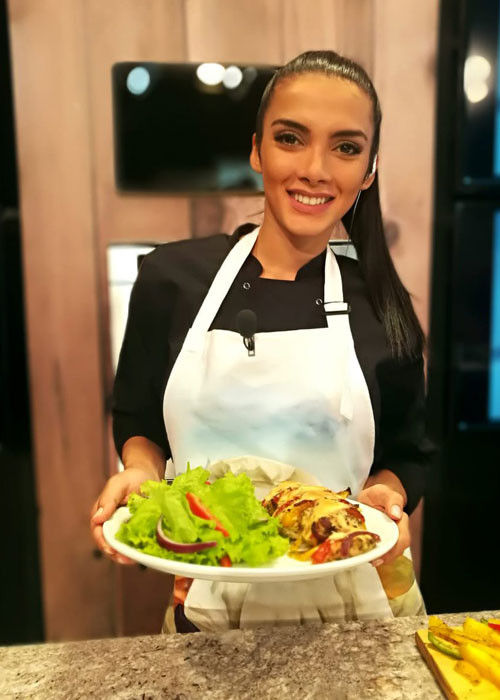 Hiện tại, Clara làm đầu bếp trong một chương trình truyền hình ẩm thực.