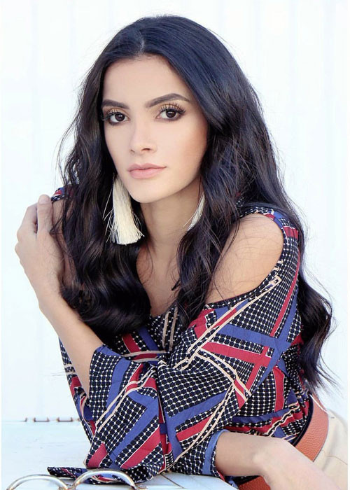 Hình ảnh tân hoa hậu làm người mẫu ảnh trước khi đăng quang.