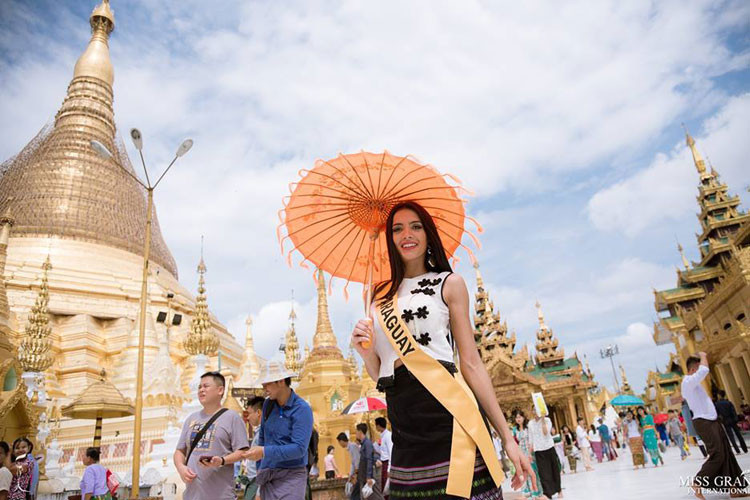 Tại quê nhà, Clara Sosa là một người mẫu kiêm đầu bếp chuyên nghiệp.