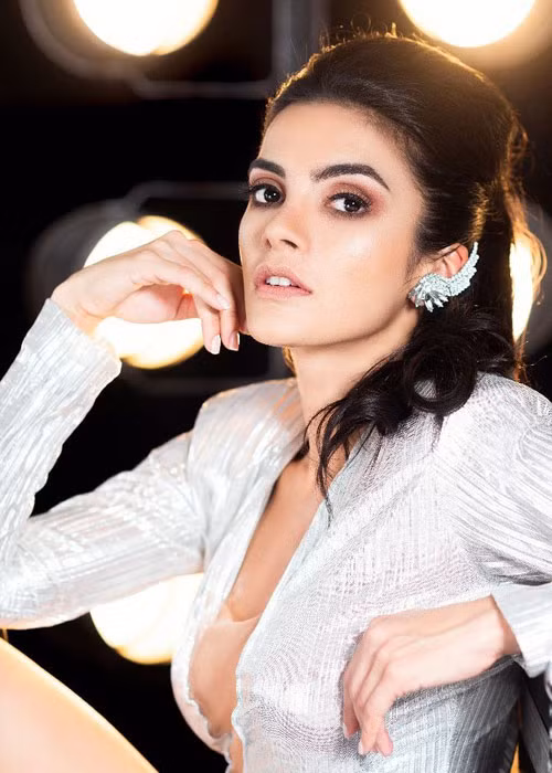 Sau khi tỉnh lại, người đẹp Paraguay đã được trao vương miện.