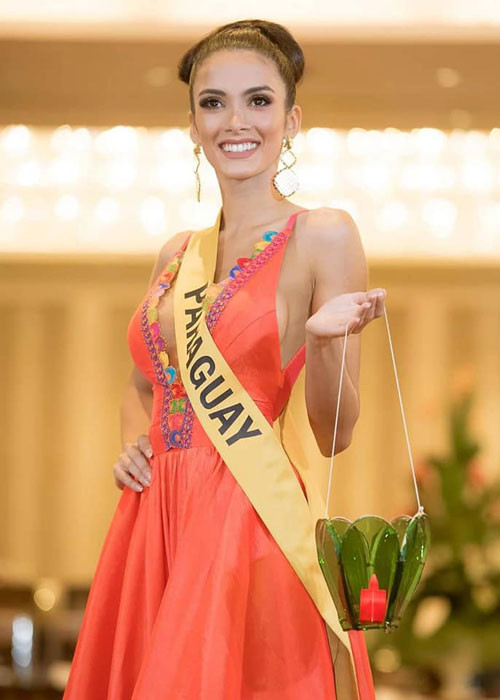 Hoa hậu Clara Sosa có thể nói trôi chảy tiếng Anh, tiếng Tây Ban Nha và tiếng Guarani.