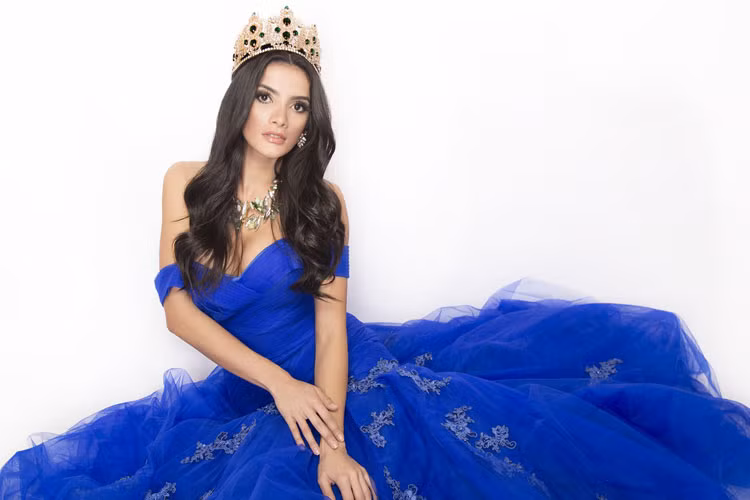 Chan dung nu dau bep dang quang Hoa hau Hoa binh Quoc te