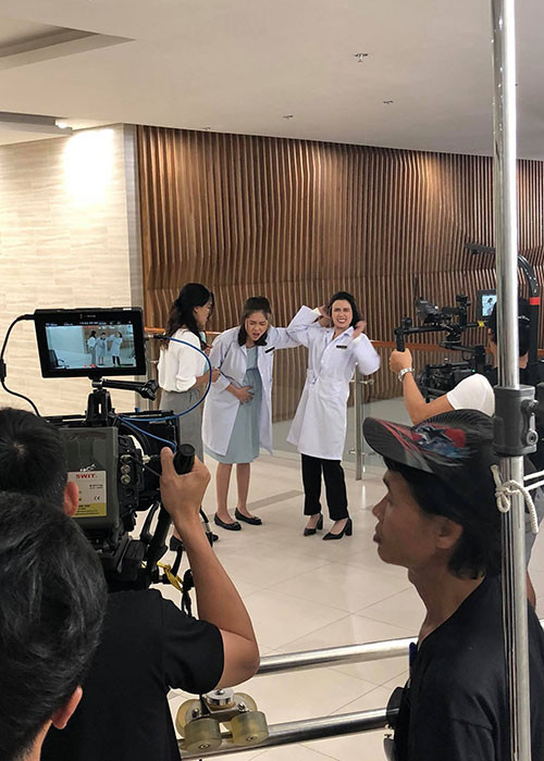 Linh Miu tiết lộ phân cảnh nhân vật của mình bị một bà bầu giật tóc.