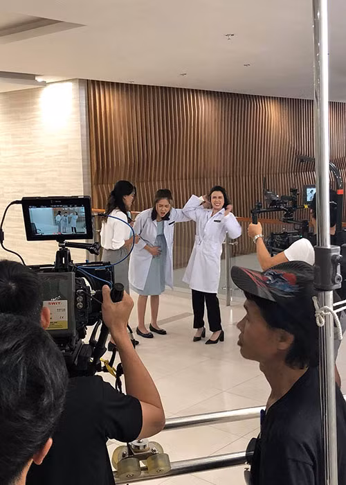 Linh Miu tiết lộ phân cảnh nhân vật của mình bị một bà bầu giật tóc.