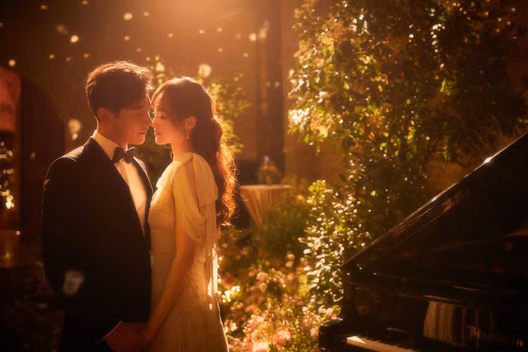 Đường Yên từng làm phù dâu cho Dương Mịch. Song những năm gần đây, tình bạn giữa hai 2 nữ diễn viên được cho là không như trước nên không rõ Dương Mịch có làm phù dâu cho Đường Yên hay không.