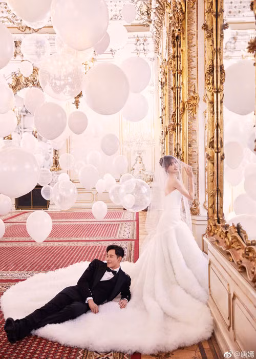 Đường Yên xinh đẹp trong chiếc váy cô dâu trắng muốt.