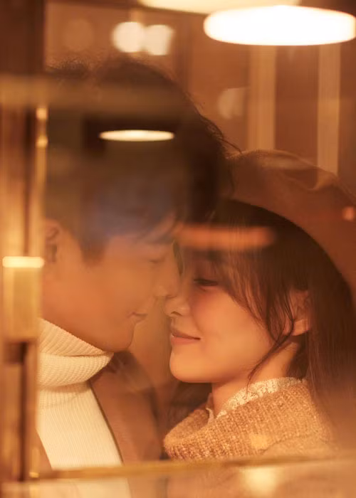 La Tấn và Đường Yên còn từng hợp tác trong phim "Nữ đặc công X (2013), "Người tình kim cương"(2015), "Cẩm Tú Vị Ương" (2016) và "Quy khứ lai" (2018)