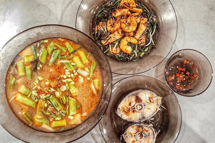 Chia sẻ những món ăn tự tay làm, Lan Khuê còn tiết lộ những bí quyết để món ăn thêm ngon, hấp dẫn.