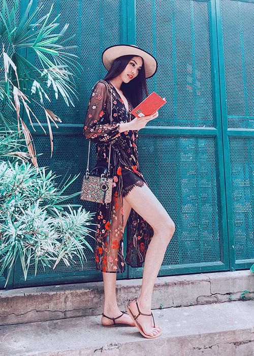 Ở tuổi 27, Hoa khôi Áo dài Việt Nam 2014 đã có một sự nghiệp khá thành công.