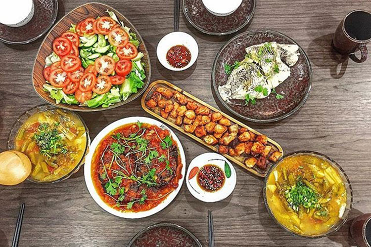 Nhiều đấng mày râu có lẽ rất muốn cưới cô gái như Lan Khuê làm vợ.