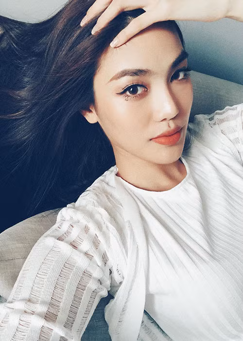 Nàng hoa khôi sinh năm 1991 còn lấn sân làm diễn viên.