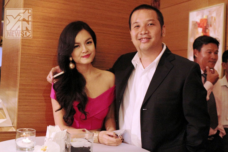 Năm 2015, Quang Huy không ngần ngại bày tỏ tình yêu và lòng biết ơn dành cho Phạm Quỳnh Anh. "Nhờ cô ấy chu toàn mọi việc trong nhà mà tôi mới có thể toàn tâm toàn ý cho công việc", anh chia sẻ trên Thế giới Văn hóa. Ảnh: Yan